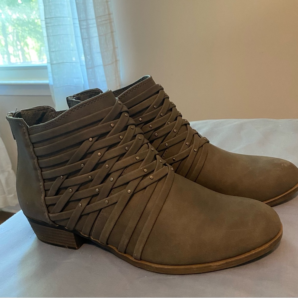Women's Ankle Boots in Dark Grey